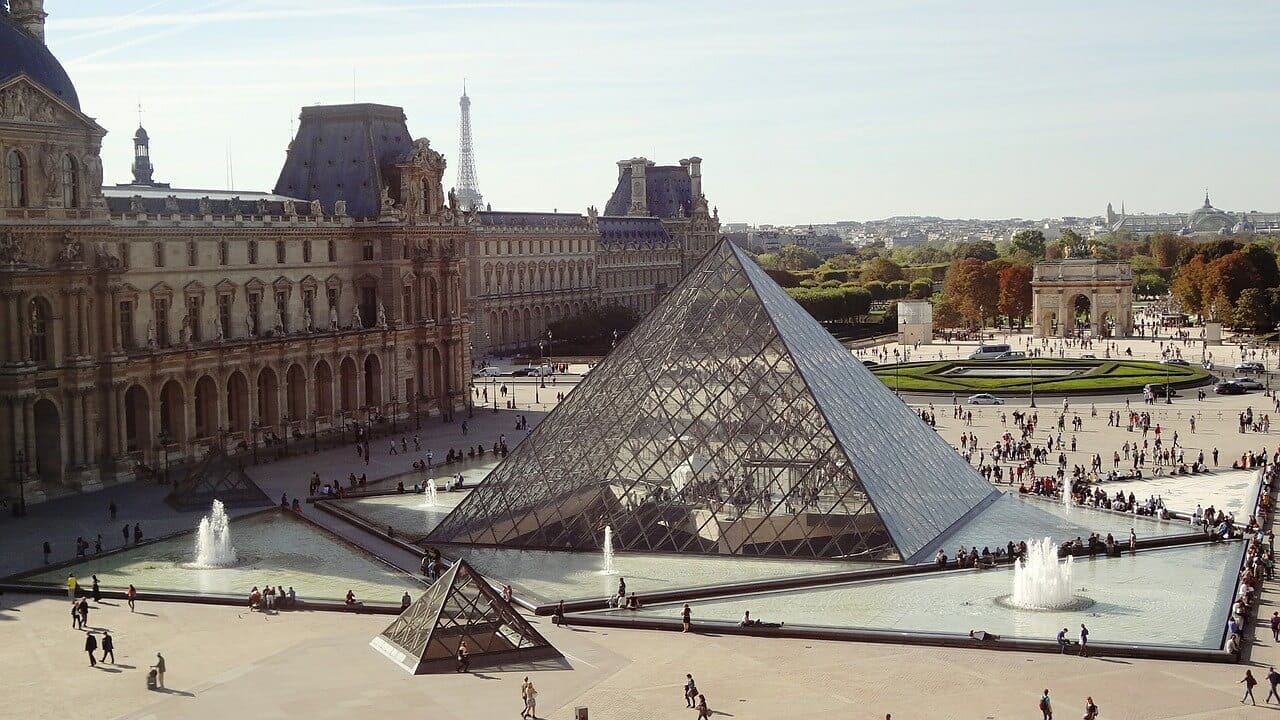 pyramid, louvre, paris