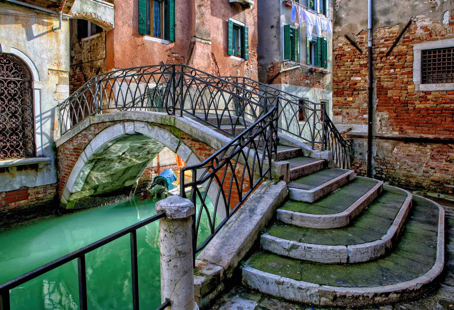 1 of Venice's many bridges