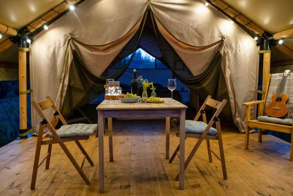 Yes! This is dining at Glamping