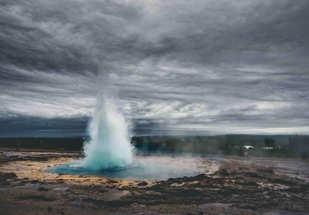 eruption-of-geysir-strokkur-at-haukadalur